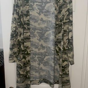 Camo open cardigan with pockets.